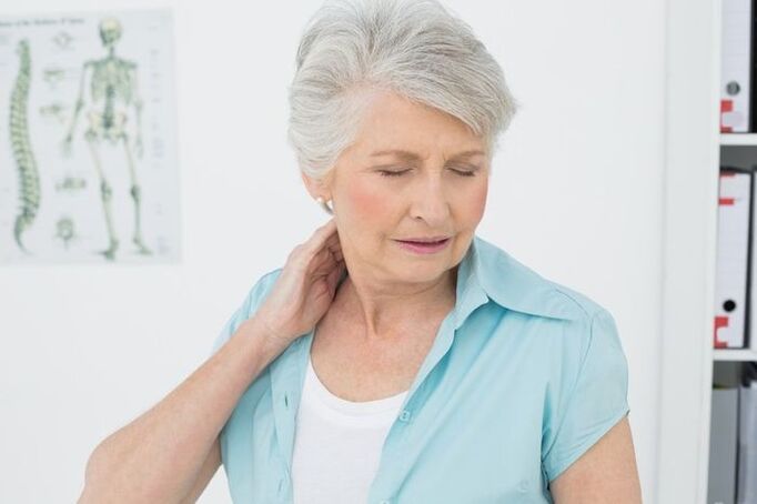 Zervikale Osteochondrose bei einer älteren Frau